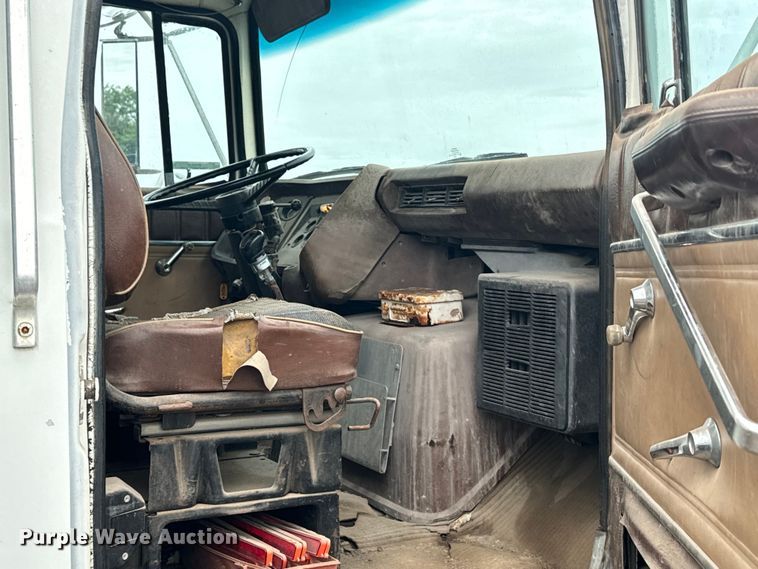 image for item MU9938 1985 Ford LN8000 water truck