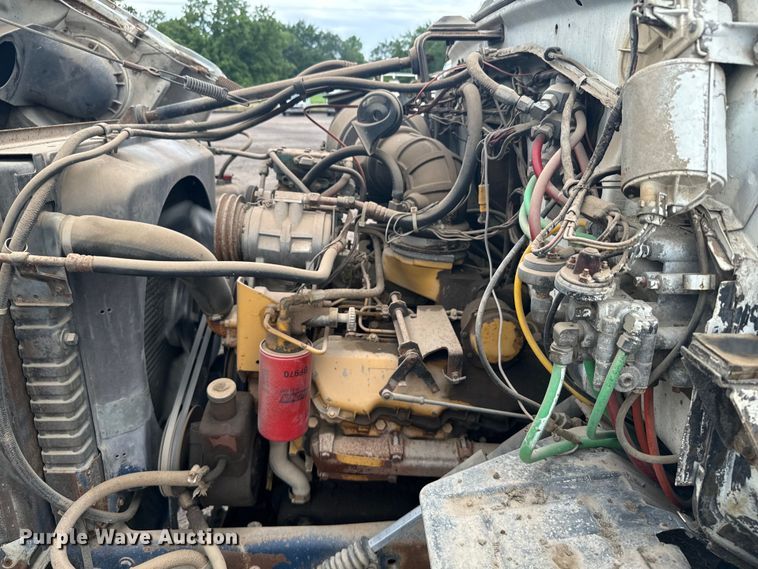 image for item MU9938 1985 Ford LN8000 water truck