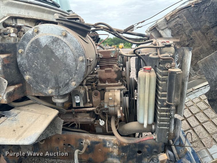 image for item MU9938 1985 Ford LN8000 water truck