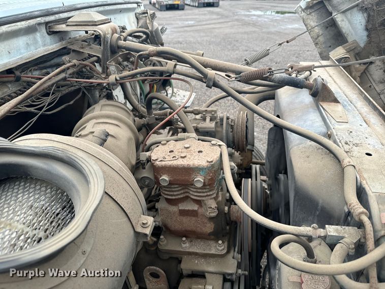 image for item MU9938 1985 Ford LN8000 water truck