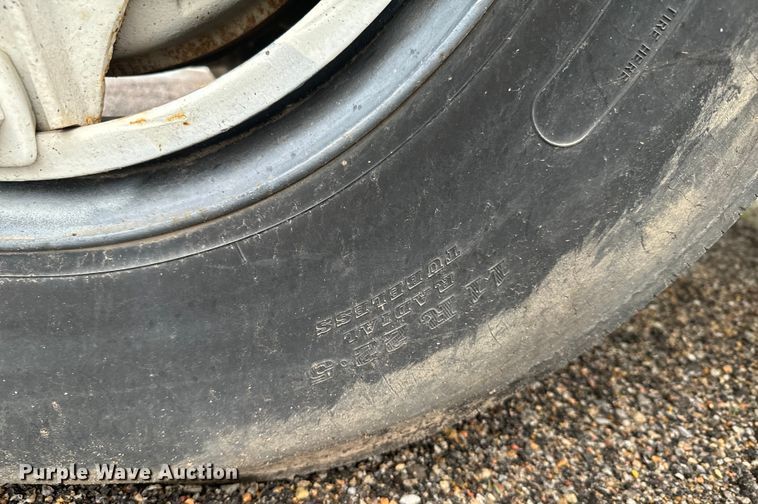 image for item MU9938 1985 Ford LN8000 water truck