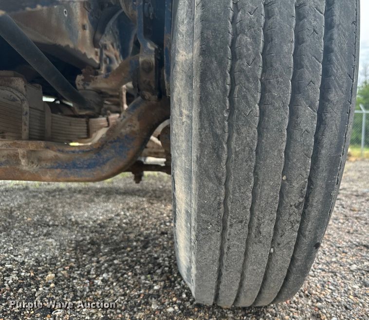 image for item MU9938 1985 Ford LN8000 water truck