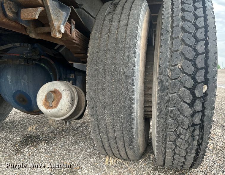 image for item MU9938 1985 Ford LN8000 water truck