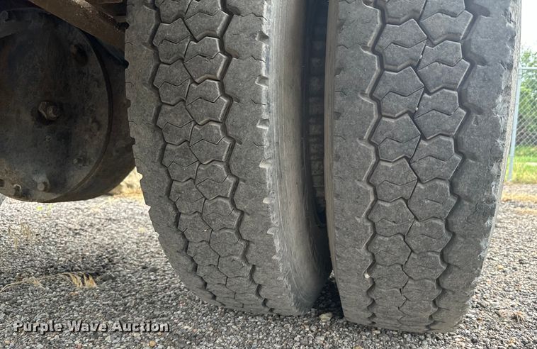 image for item MU9938 1985 Ford LN8000 water truck