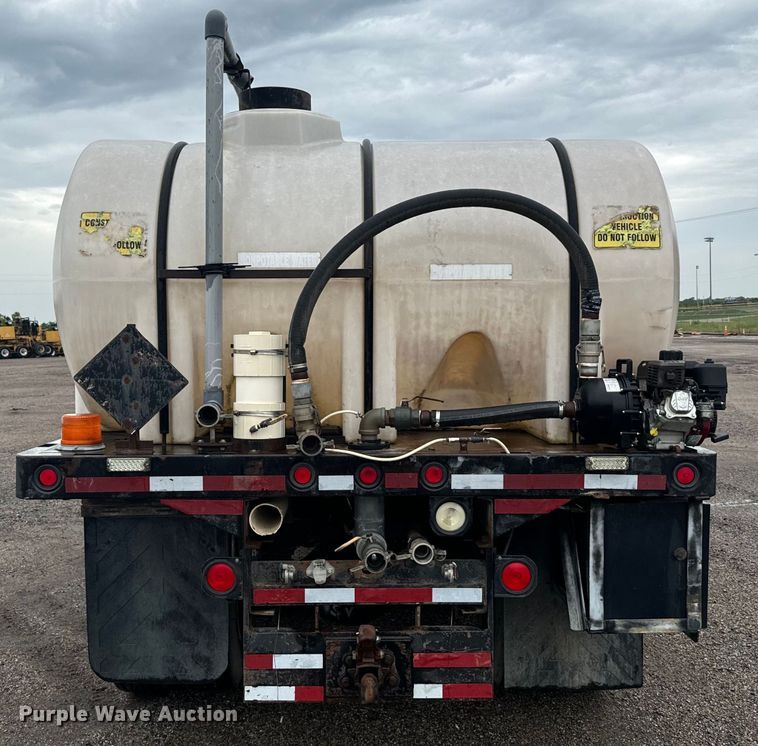 image for item MU9939 1994 White GMC water truck