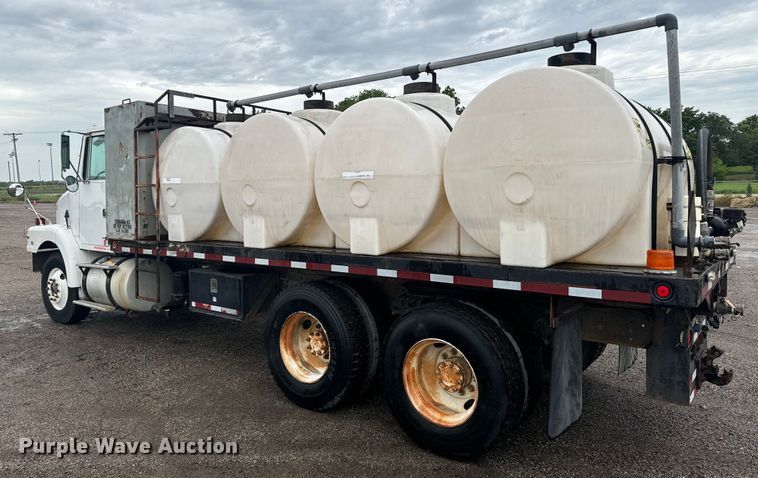 image for item MU9939 1994 White GMC water truck