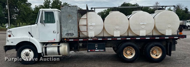 image for item MU9939 1994 White GMC water truck