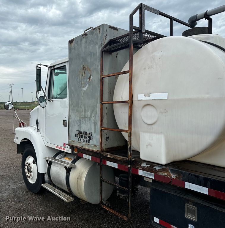 image for item MU9939 1994 White GMC water truck
