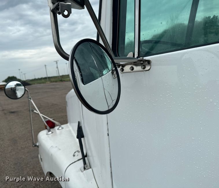image for item MU9939 1994 White GMC water truck