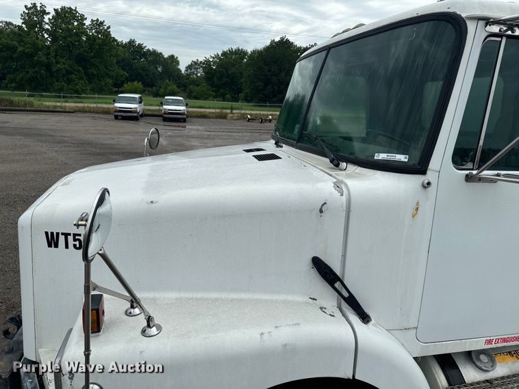 image for item MU9939 1994 White GMC water truck