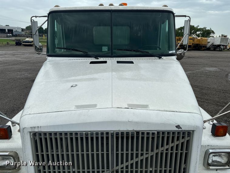 image for item MU9939 1994 White GMC water truck