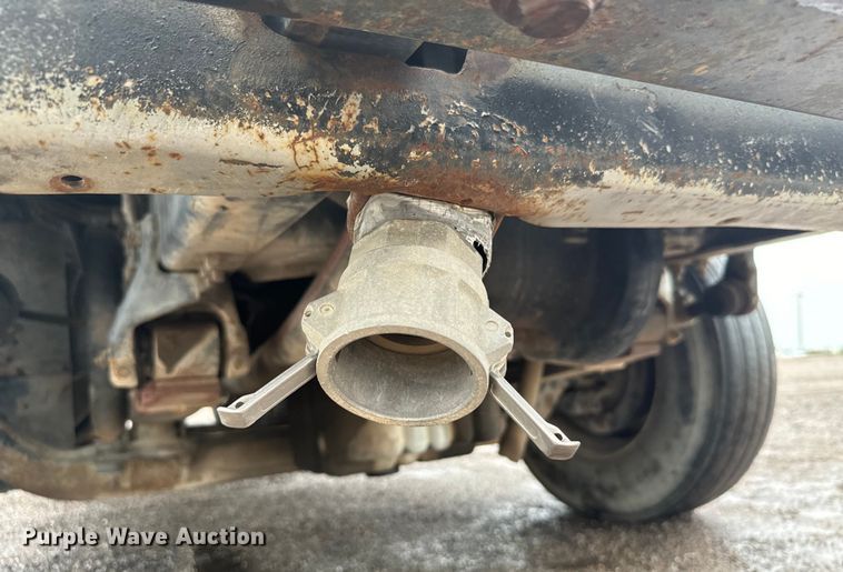 image for item MU9939 1994 White GMC water truck