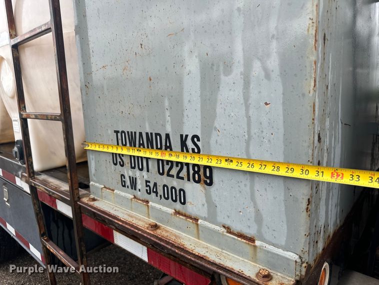 image for item MU9939 1994 White GMC water truck