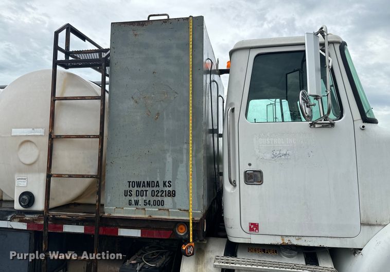 image for item MU9939 1994 White GMC water truck