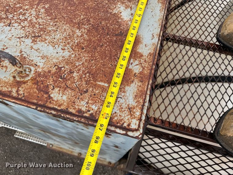 image for item MU9939 1994 White GMC water truck