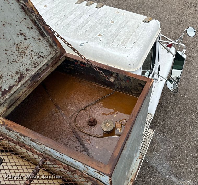 image for item MU9939 1994 White GMC water truck