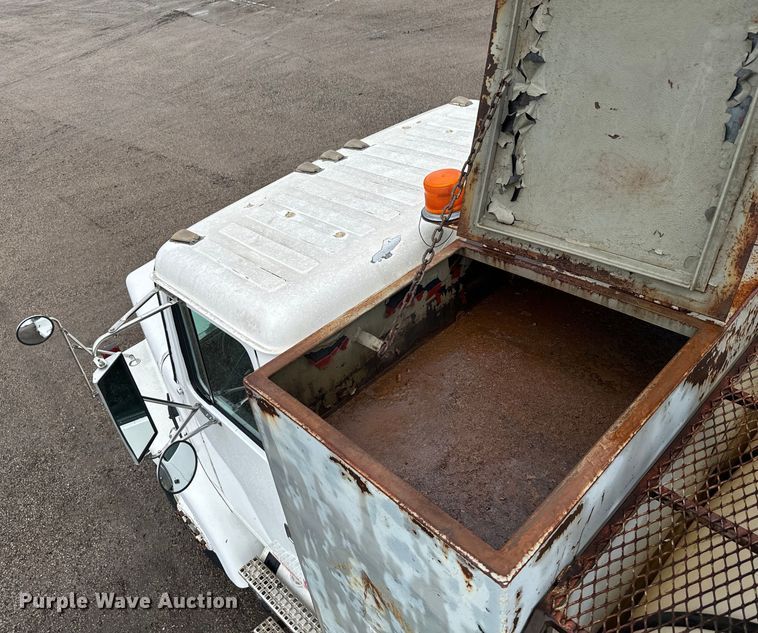 image for item MU9939 1994 White GMC water truck