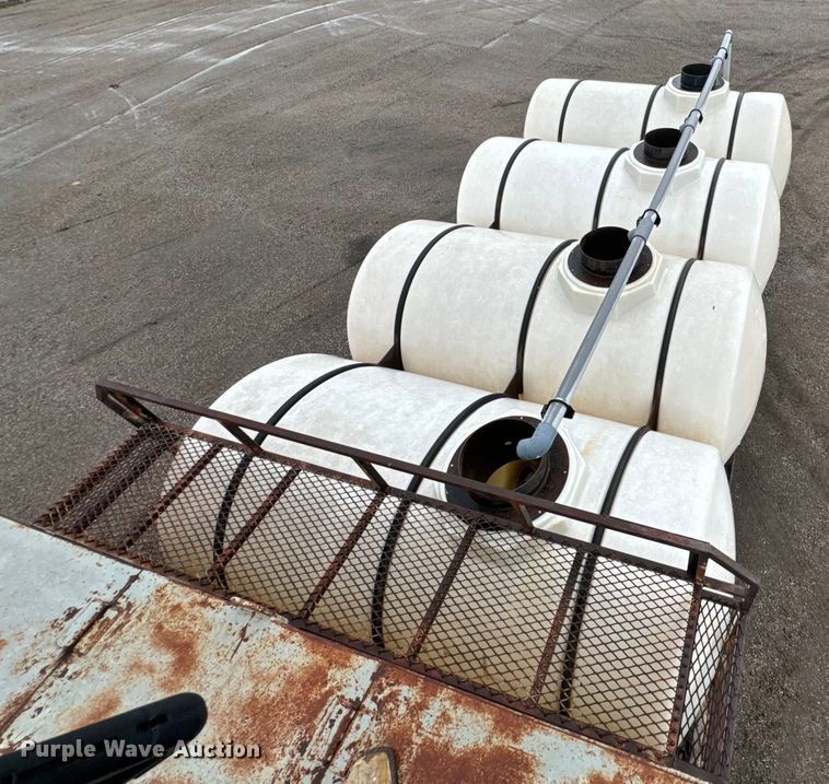 image for item MU9939 1994 White GMC water truck