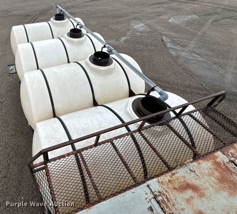 image for item MU9939 1994 White GMC water truck