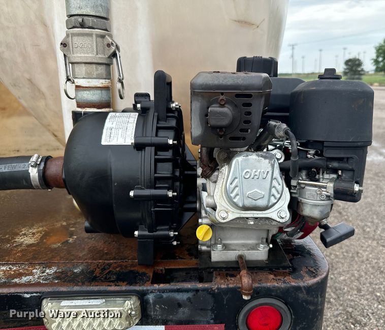 image for item MU9939 1994 White GMC water truck