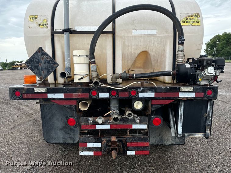 image for item MU9939 1994 White GMC water truck