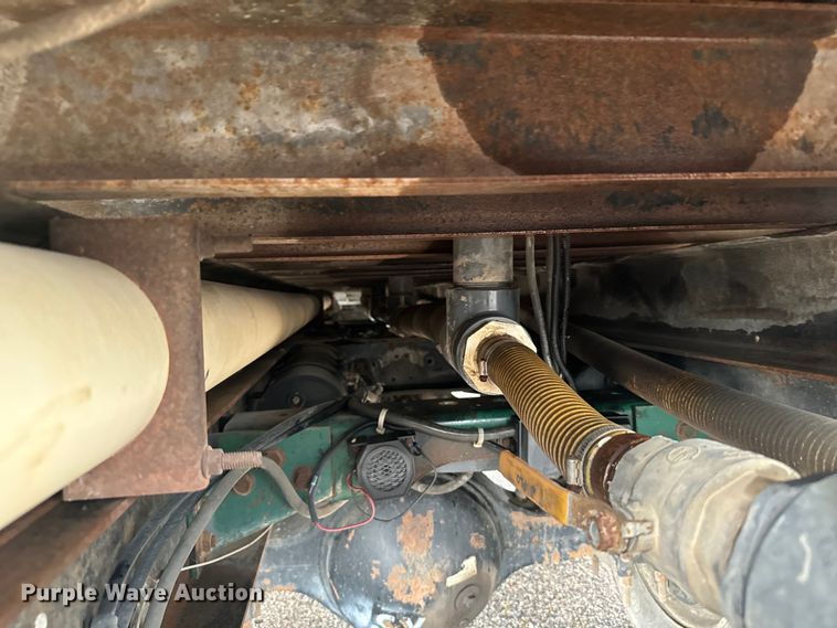 image for item MU9939 1994 White GMC water truck