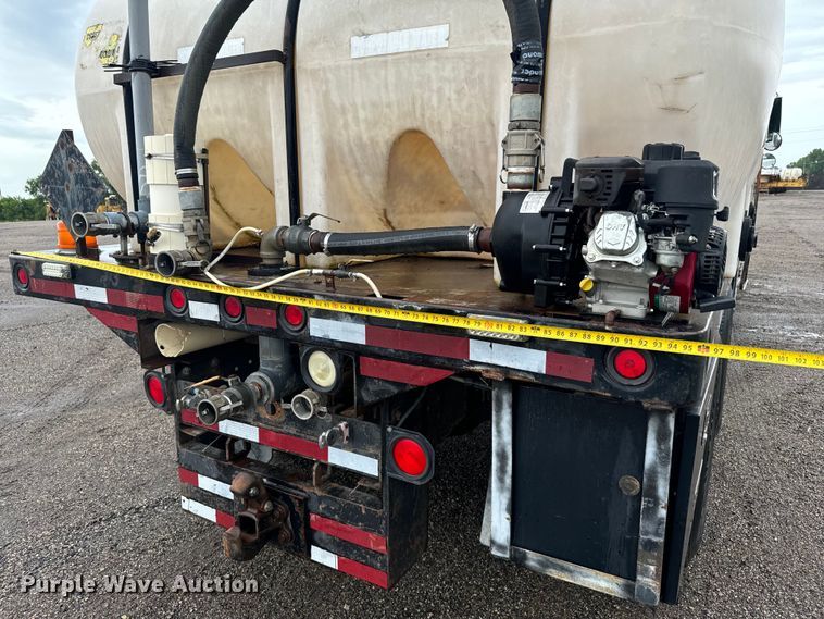 image for item MU9939 1994 White GMC water truck