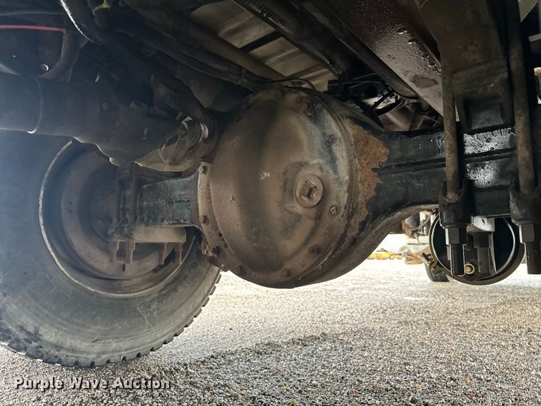 image for item MU9939 1994 White GMC water truck