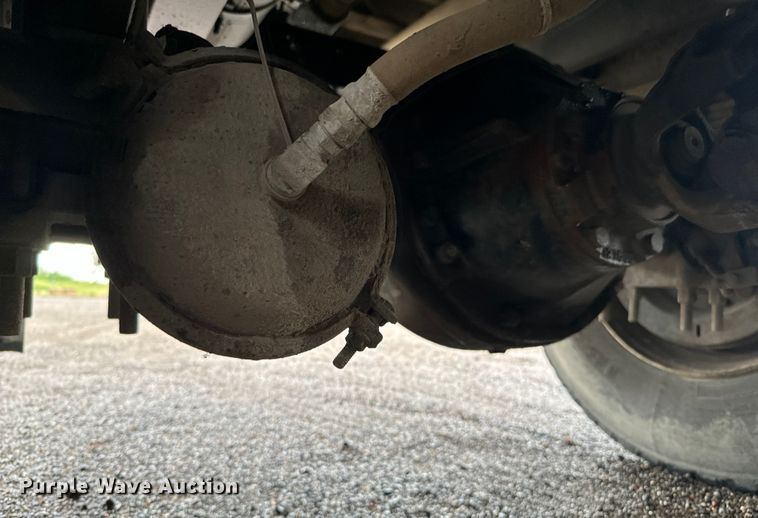 image for item MU9939 1994 White GMC water truck