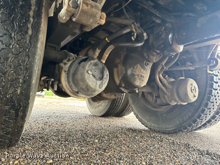 image for item MU9939 1994 White GMC water truck