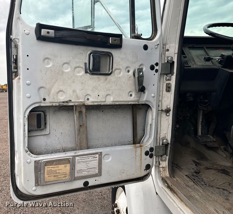 image for item MU9939 1994 White GMC water truck