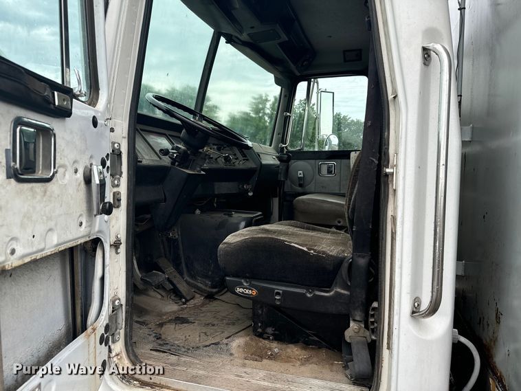 image for item MU9939 1994 White GMC water truck