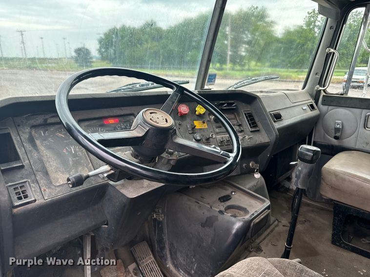 image for item MU9939 1994 White GMC water truck