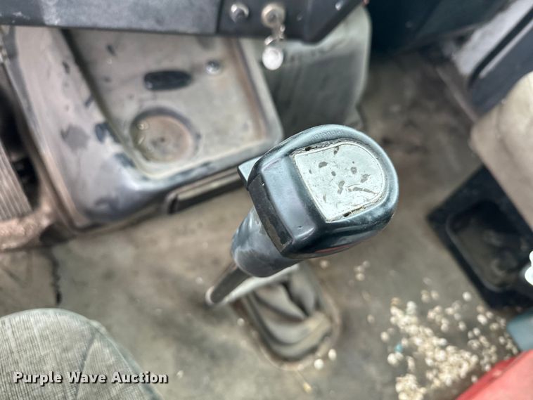 image for item MU9939 1994 White GMC water truck