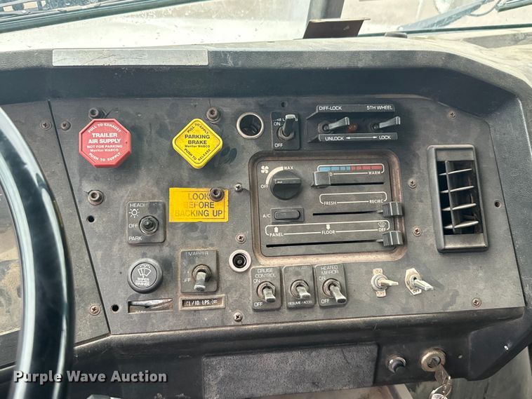 image for item MU9939 1994 White GMC water truck