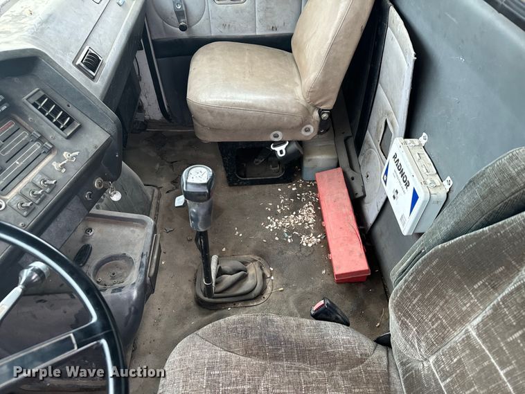 image for item MU9939 1994 White GMC water truck