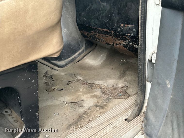 image for item MU9939 1994 White GMC water truck