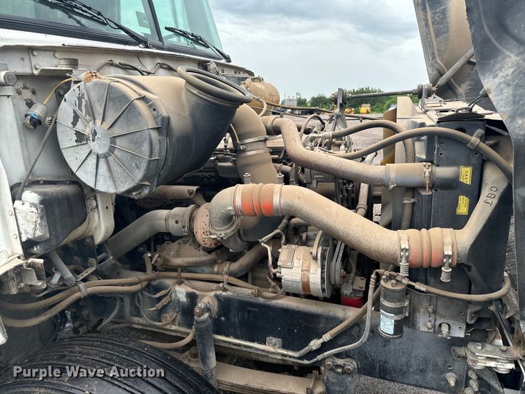 image for item MU9939 1994 White GMC water truck