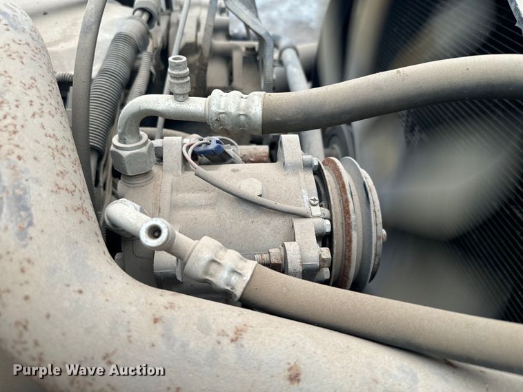 image for item MU9939 1994 White GMC water truck