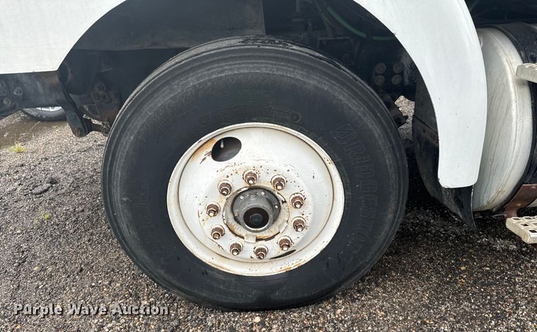 image for item MU9939 1994 White GMC water truck