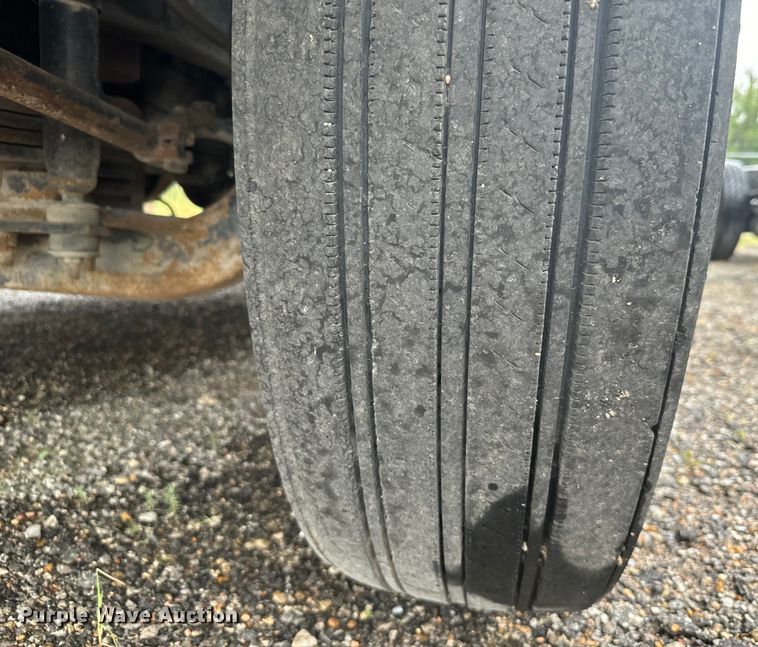 image for item MU9939 1994 White GMC water truck