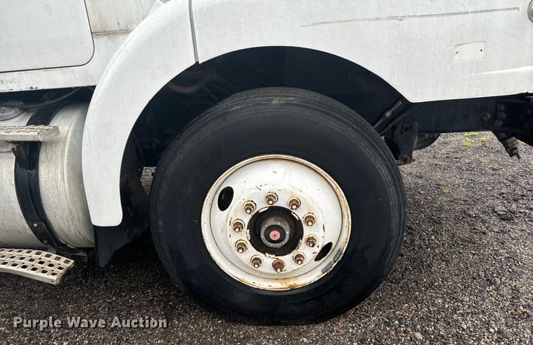 image for item MU9939 1994 White GMC water truck