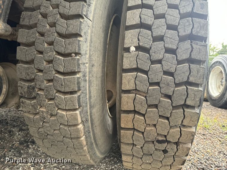 image for item MU9939 1994 White GMC water truck