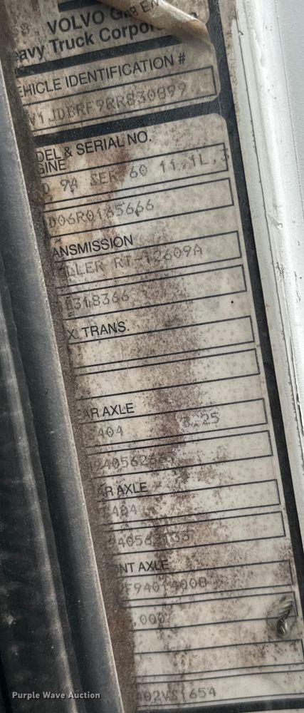 image for item MU9939 1994 White GMC water truck