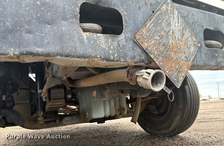 image for item MU9940 1994 White GMC truck cab and chassis