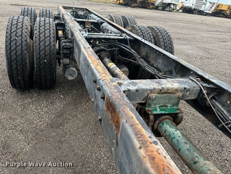 image for item MU9940 1994 White GMC truck cab and chassis