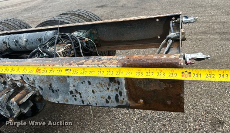 image for item MU9940 1994 White GMC truck cab and chassis