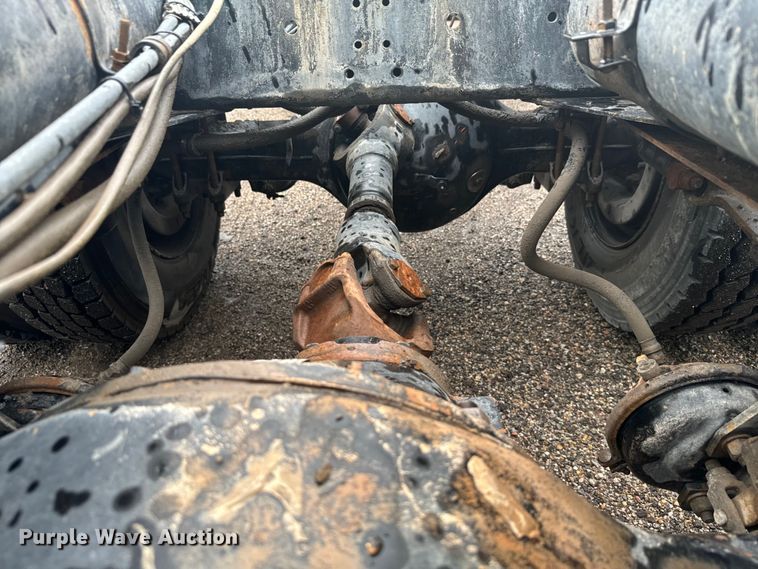 image for item MU9940 1994 White GMC truck cab and chassis