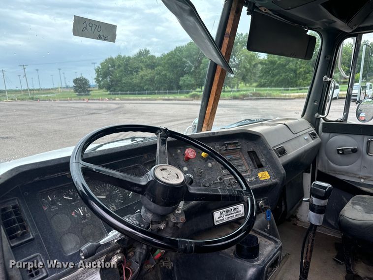 image for item MU9940 1994 White GMC truck cab and chassis