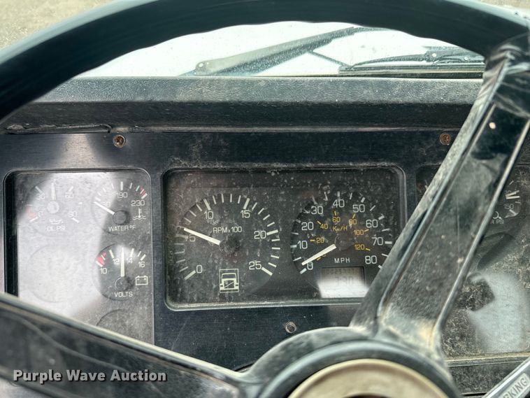 image for item MU9940 1994 White GMC truck cab and chassis